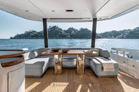 Empire Yachts: Luxury Yacht Azimut Fly 68